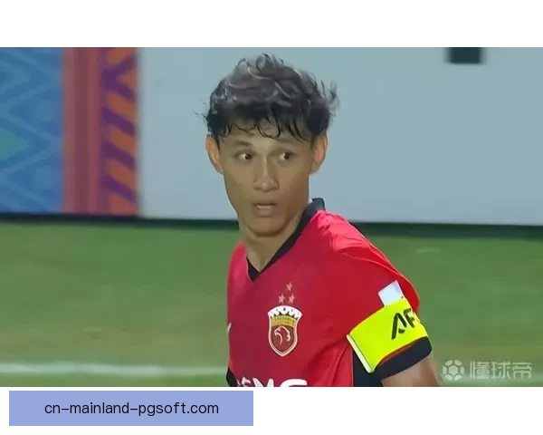 王燊超在上海海港左右两闸自如切换展现老将余热助力球队稳定防线